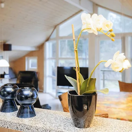Holiday home Three-bedroom In 81 Lokken