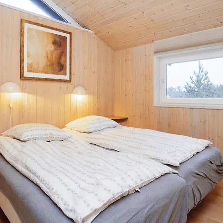Three-bedroom In 81 Lokken