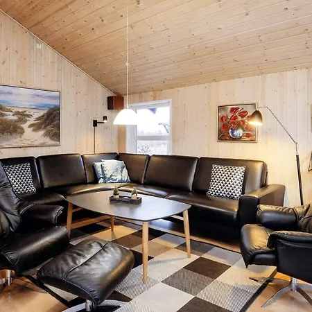 Holiday home Three-bedroom In 81 Lokken
