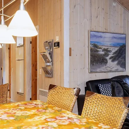 Three-bedroom In 81 Lokken