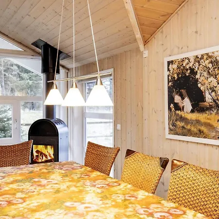 Holiday home Three-bedroom In 81